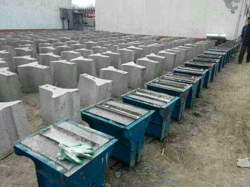 翰軒模具廠(chǎng) 隔離墩模具5.jpg