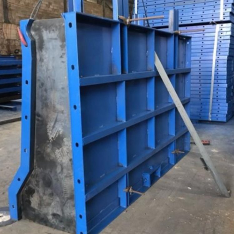 1637369916157024.jpg 橋梁防撞墻鋼模板3.jpg